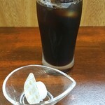 キッチン ブルー グローブ - アイスコーヒーのアップ