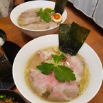 貝と地鶏だしのらぁ麺 ちょろ - 