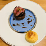 裕の輪 - 牛すじ煮込みonお肉トマトパン添え