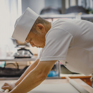 蕎麦にこだわり、腕にこだわる。職人技が光る美々卯の味。