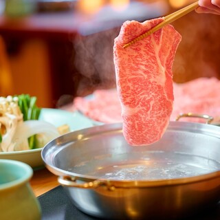熟練の料理人の技が光る、すきやき・しゃぶしゃぶコース