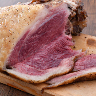 [Wagyu roast beef] uses only A4 rank or higher Japanese black beef