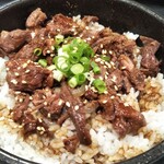 焼肉とハンバーグ専門 神戸牛衛門 - 神戸名物？牛すじ丼？