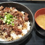 焼肉とハンバーグ専門 神戸牛衛門 - 神戸名物？牛すじ丼？