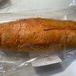 パン工場 - 明太フランス３２４円。
             
            明太子の名店「かねふく」の明太子を使った明太フランスです。