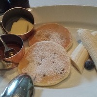 オーク ドア - ランチコースのブルーベリーパンケーキ