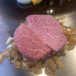 ステーキ とみい - 焼く前ヒレさん