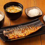 Salt-grilled mackerel set meal