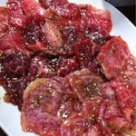 長興屋 - 手前から上カル、ビロース、カルビ