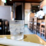 かな福 - お冷とおしぼり