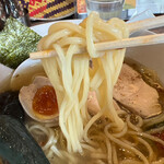 ラハメン ヤマン - 冷水で〆られた腰のある麺。