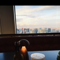 ザ タヴァン グリル＆ラウンジ - 