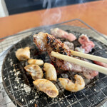 山木屋 - タレは無く、焼けたらそのままいただきます。