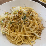 イタリアンSASUKE - 釜揚げしらすと白菜　水菜のペペロンチーノ