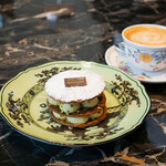 ブルガリ ラウンジ - Millefoglie alla vaniglia パイ 有機ピスタチオ バニラクリーム
