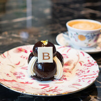 ブルガリ ラウンジ - Profiteroles シュー バニラクリーム チョコレートグレーズ