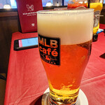 MLB café - カールスバーグのグラスビール。