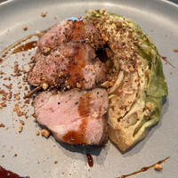 coci - 豚肉の直火焼き　酒粕春キャベツとはちみつソース