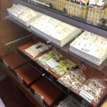 和菓子 青柳 - 料理 ショーケース左側