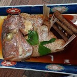 西田酒類販売 - 鯛のかぶと煮