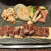 ビフテキのカワムラPremium 北新地店 - 特選国産牛ステーキ（ロース 150g）、焼き野菜