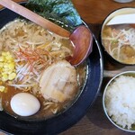 210859868 - 赤マル味噌ラーメン・モツ煮セット