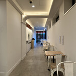 PARKER HOUSE BUTTER ROLL - 細長〜いイートインスペース