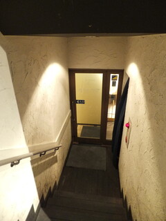 Bosuton Guriru - 階段を下ります。このぐらいから涼しいです。