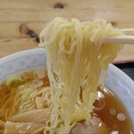 210862799 - 細麺の縮れ麺。