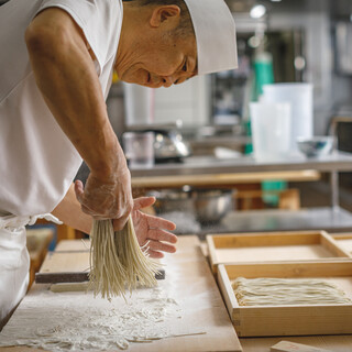 "High-Quality 'Wa' Flavors Showcasing Artisan Skills, Continuing Since Our Establishment in the 14th Year of the Taisho Era"