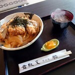Idaten - かつ丼 1,280円、大盛り150円(税込) 。 
