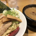 つけめんや 泉 - 濃厚魚介つけ麺（小の小）＋チャーシュー2枚