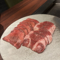 USHIMITSU NISHIAZABU - 厳選タン〜王道ごま油〜、厳選タン下〜ネギもみだれ〜、厳選赤タン〜檸檬〜