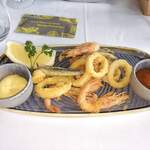 La Fata Ignorante - Rooftop Restaurant & Bar - 料理写真:Fritto misto di pesce, servito con maionese al lime e chutney di papaya