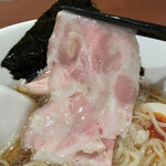 酒肴場 屯 - 冷やし用に極薄スライスされたカタロースチャーシューは、しっとり美味