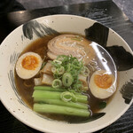 麺や暁 - 醤油ラーメン味玉入り