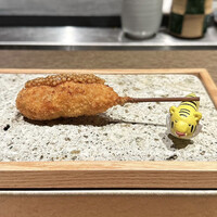 鮨トキドキ串 海老虎 - 犬鳴ポークの串揚げ