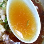 鑫源楼 - 豚の旨みを含んだ醤油スープ