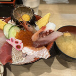 刺身屋 - 海鮮丼　3,000円