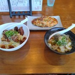 Kasu udon men norochin - ランチセット（ホルモン丼＋かすうどん小）とかすふぁふぁ焼