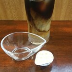 キッチン ブルー グローブ - ミルクを入れず