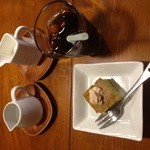 imucafe - デザート→抹茶のプチケーキに何かのクリーム