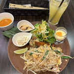 Thai Food Lounge DEE - 