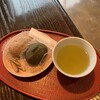 こゆるぎ茶屋 - お召し上がりセット 570円（税込）　おはぎは丹沢大山茶あん、白ごまあんの2種　お茶は丹沢大山茶です