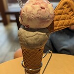 BABBI GELATERIA KYOTO - 上:アマレット、下:ごま