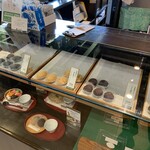 こゆるぎ茶屋 - ショーケース内のおはぎ②