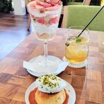 evergreen cafe restaurant EBISU - ■桃とナッツのヌガーパフェ(R5.7/1～)
            ■奥久慈卵の濃密プリン
            ■自家製レモネード