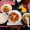 餃子飯店 - ●ランチ　800円
前回より50円アップしている。

■小ラーメンを注文した場合＋200円となる（総額千円）
