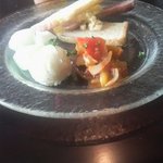 ファリーナ　フレスカ - セットのパンとサラダ