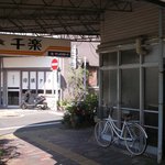 Senraku Honten - 入口横